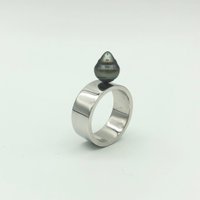 silver ring with freshwater pearl