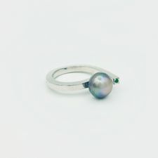 ring - silver Ag 925 Akoya pearl and emerald